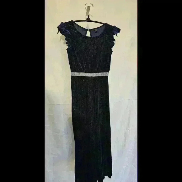 Elegant Navy Blue Velvet Romper with Ruffled Sleeves - Picture 2 of 7